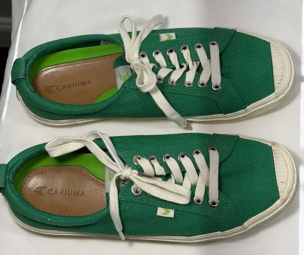 Cariuma OCA Low Green Canvas Sneakers Men's 8.5 / Women's 10